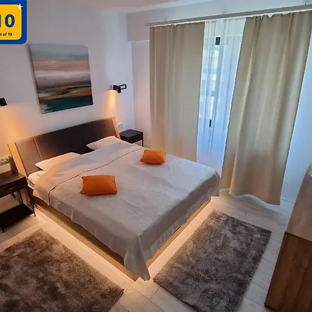 Apartment Petro Adamar *